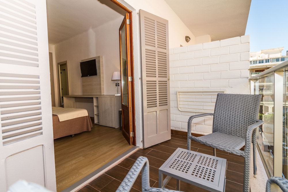 Eix Alcudia Hotel - Adults Only — Hotel rooms in Alcudia, Balearic Islands