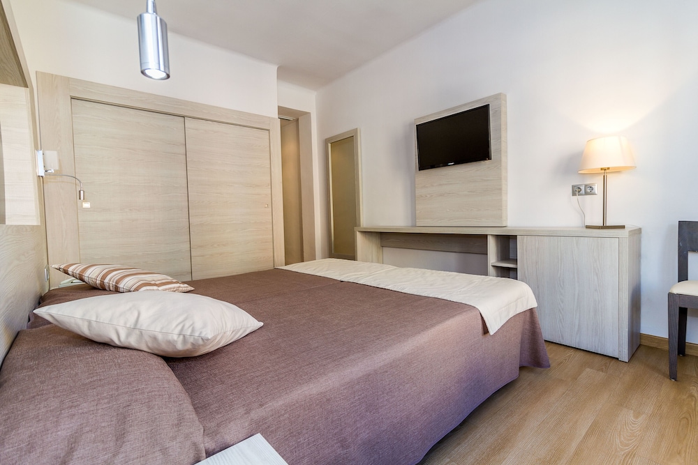 Eix Alcudia Hotel - Adults Only — Hotel rooms in Alcudia, Balearic Islands