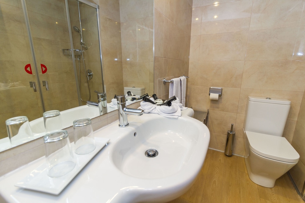 Eix Alcudia Hotel - Adults Only — Hotel rooms in Alcudia, Balearic Islands