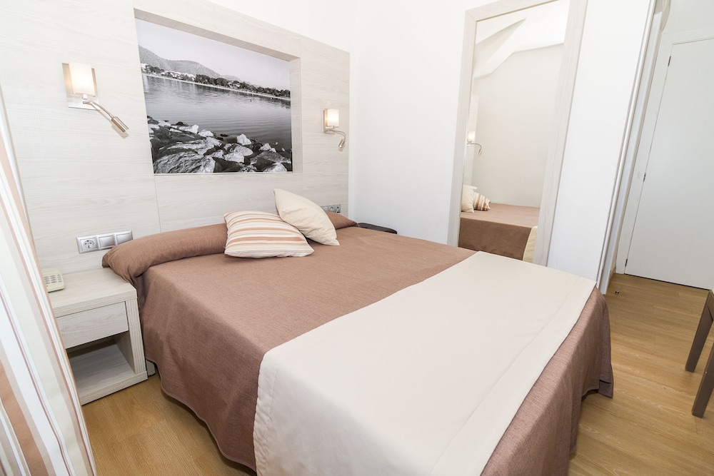 Eix Alcudia Hotel - Adults Only — Hotel rooms in Alcudia, Balearic Islands