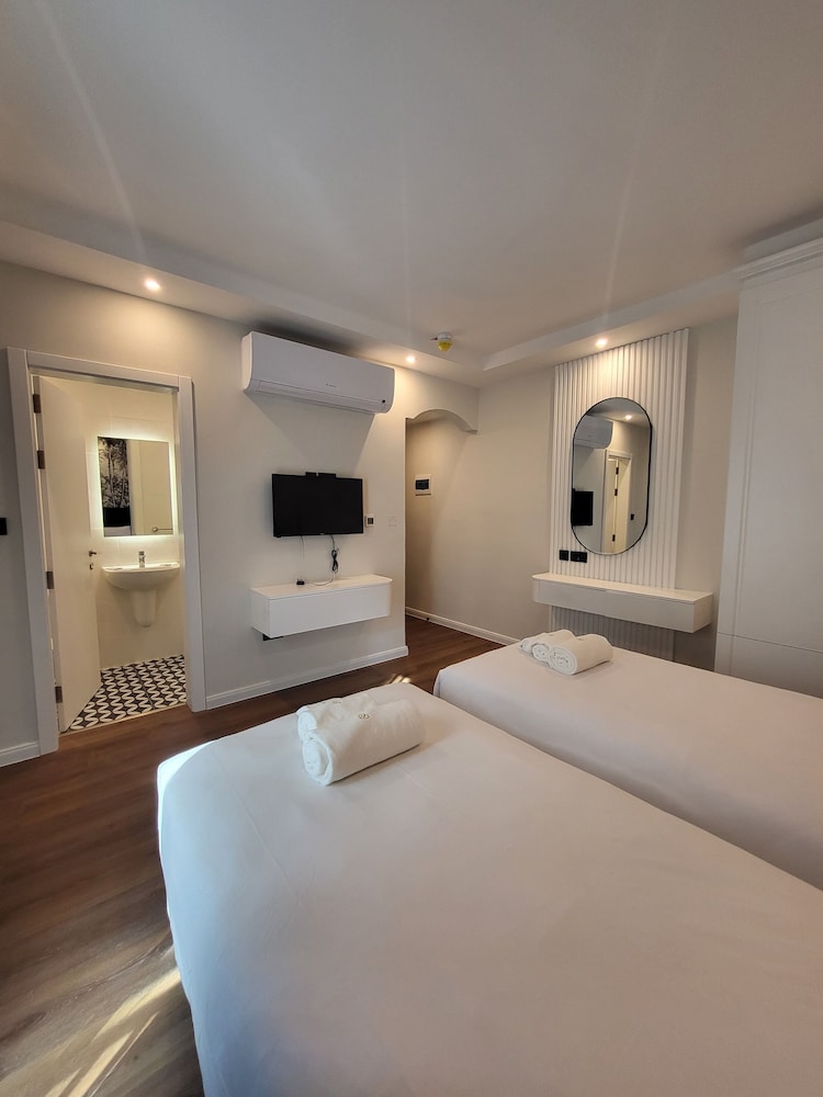 Carlton Hotel — Hotel rooms in Sliema, Malta Island