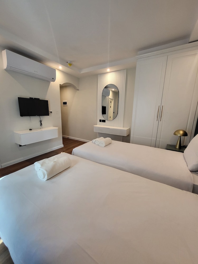 Carlton Hotel — Hotel rooms in Sliema, Malta Island