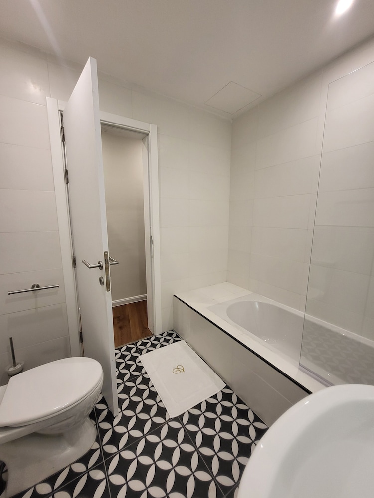 Carlton Hotel — Hotel rooms in Sliema, Malta Island