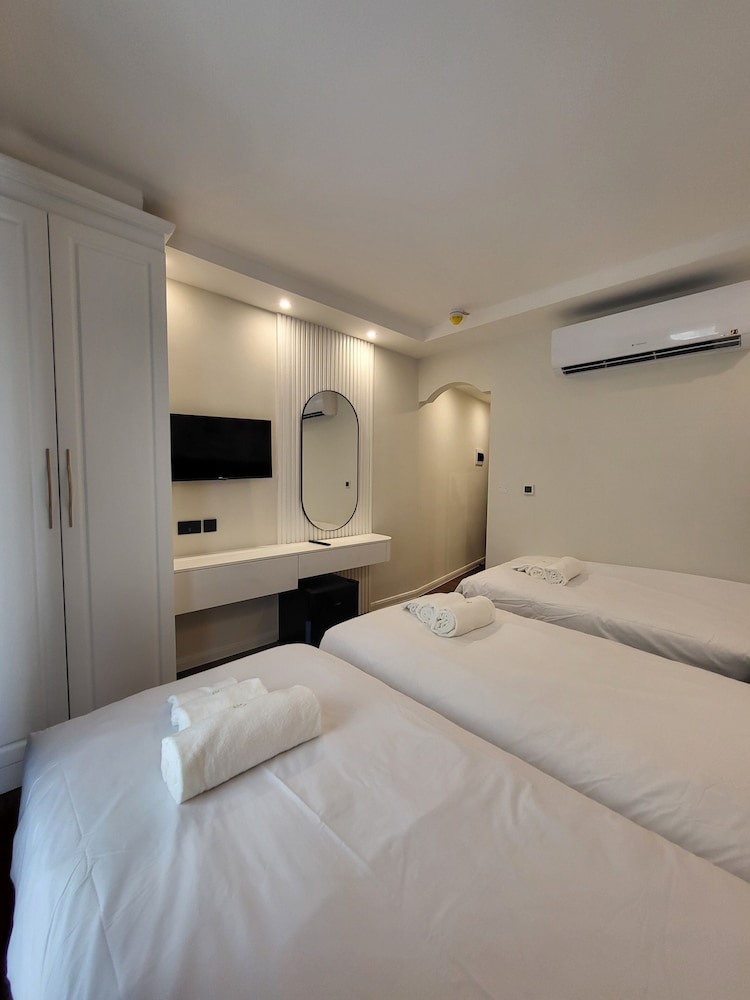 Carlton Hotel — Hotel rooms in Sliema, Malta Island