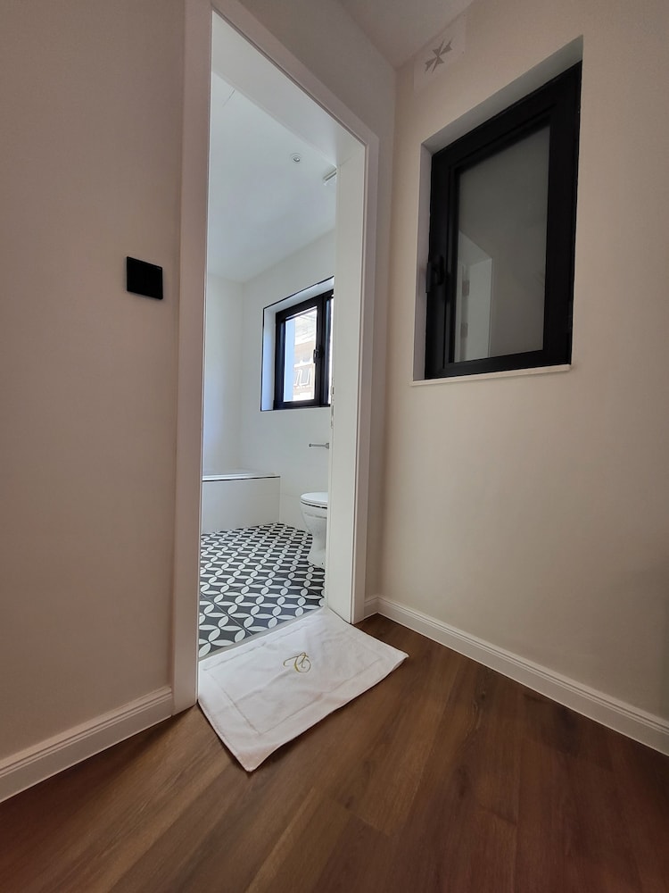 Carlton Hotel — Hotel rooms in Sliema, Malta Island