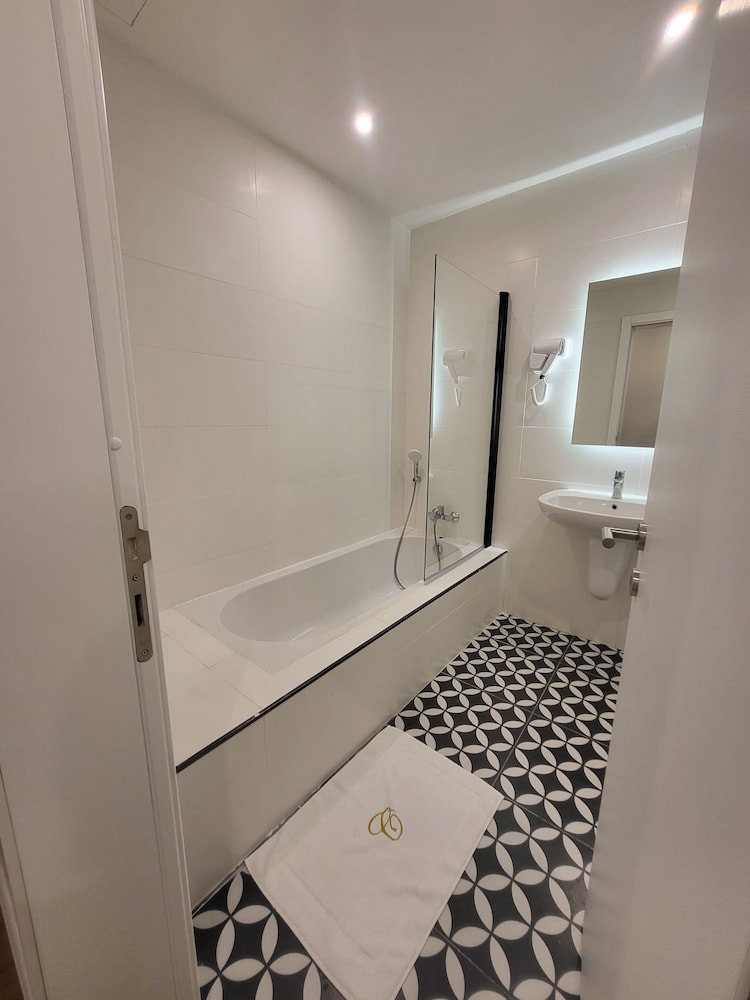 Carlton Hotel — Hotel rooms in Sliema, Malta Island
