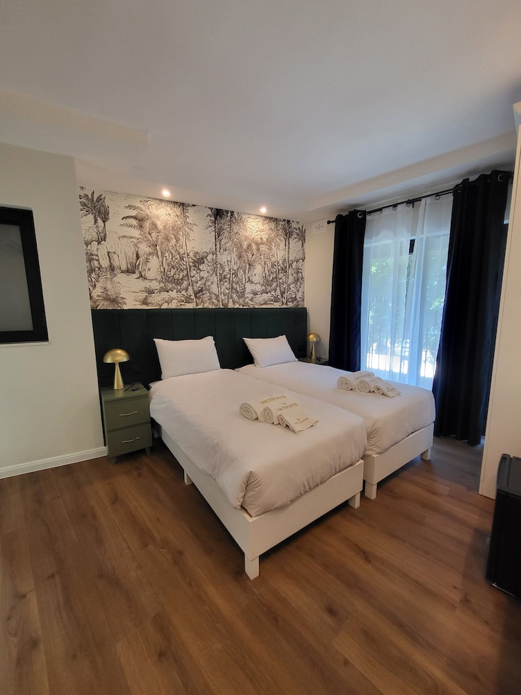 Carlton Hotel — Hotel rooms in Sliema, Malta Island