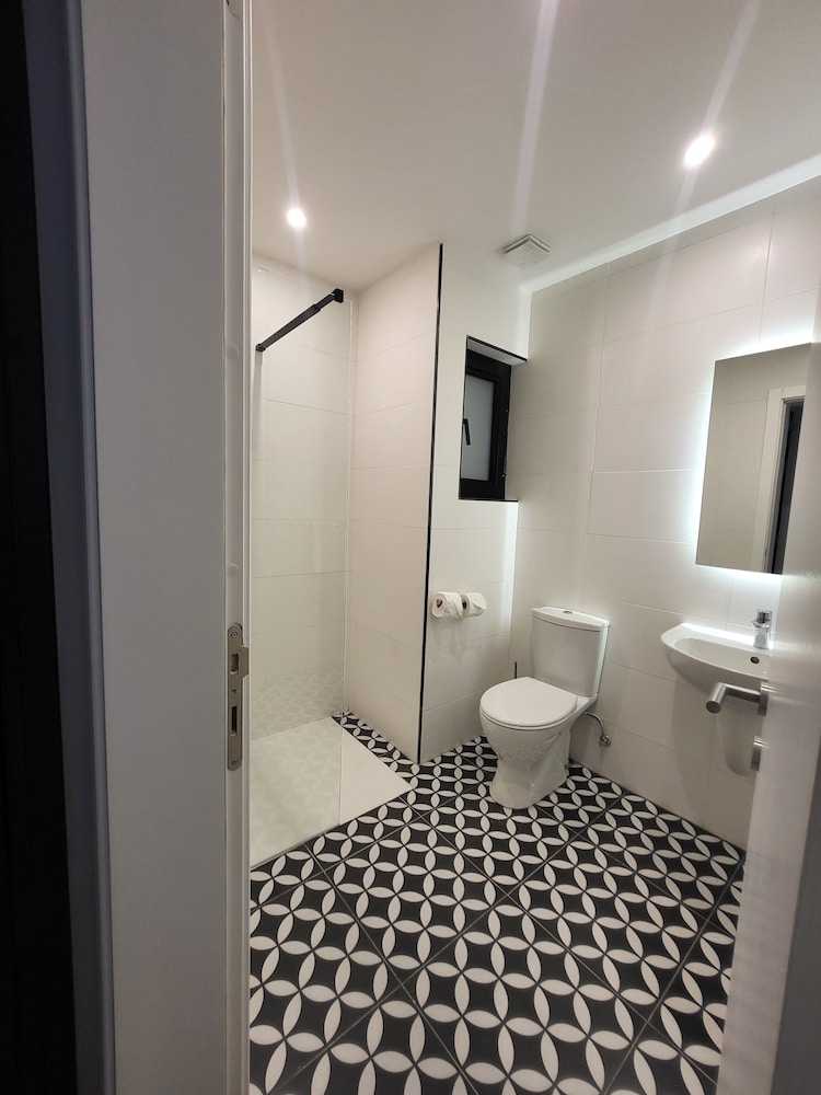 Carlton Hotel — Hotel rooms in Sliema, Malta Island