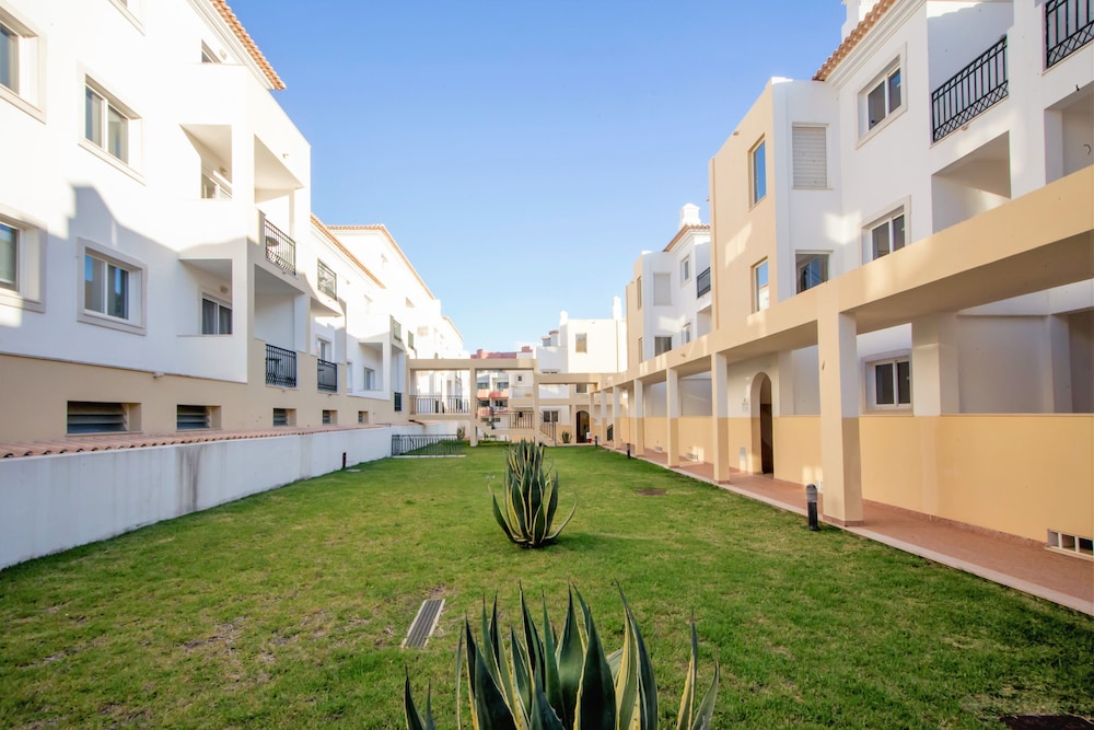 Smy Santa Eulalia Algarve — Hotel building in Albufeira, Faro