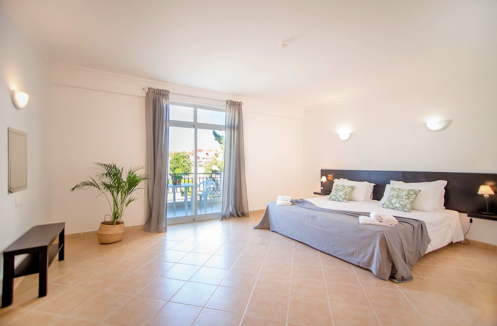 Smy Santa Eulalia Algarve — Hotel rooms in Albufeira, Faro