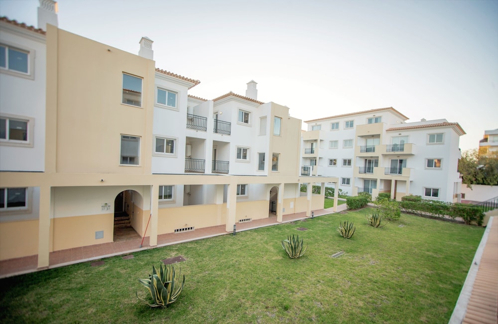 Smy Santa Eulalia Algarve — Hotel building in Albufeira, Faro