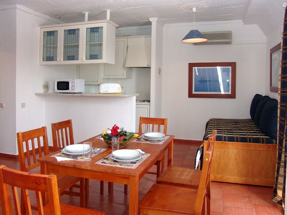 Regina Apartamentos — Hotel rooms in Albufeira, Faro