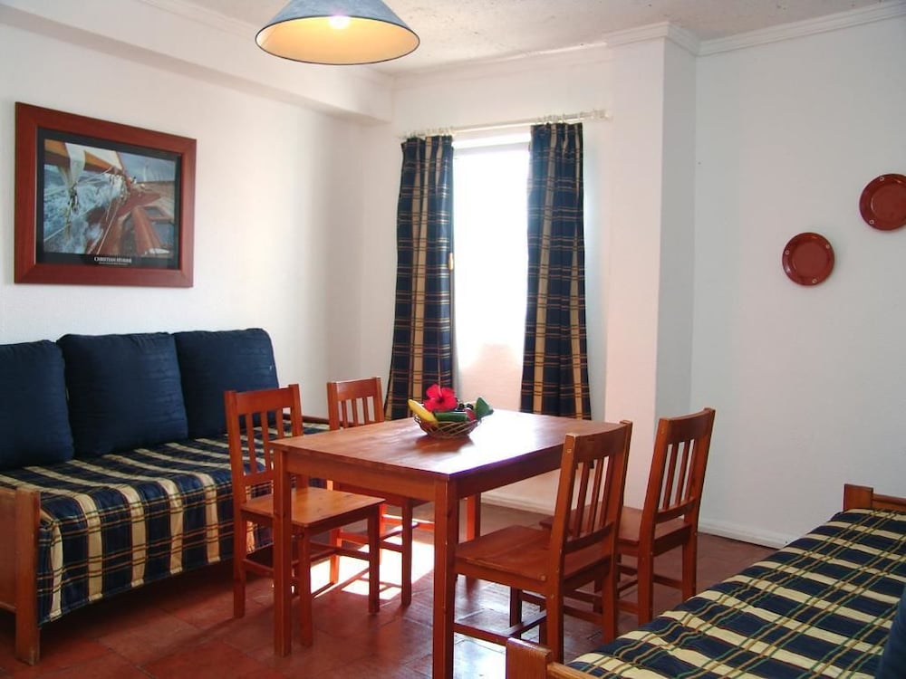 Regina Apartamentos — Hotel rooms in Albufeira, Faro