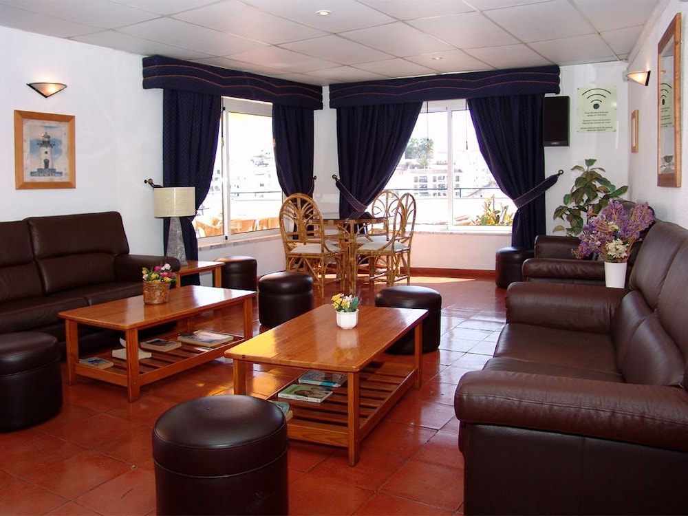 Regina Apartamentos — Hotel rooms in Albufeira, Faro