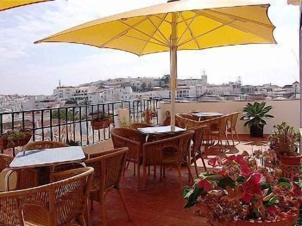 Regina Apartamentos — Restaurant & bars in Albufeira, Faro