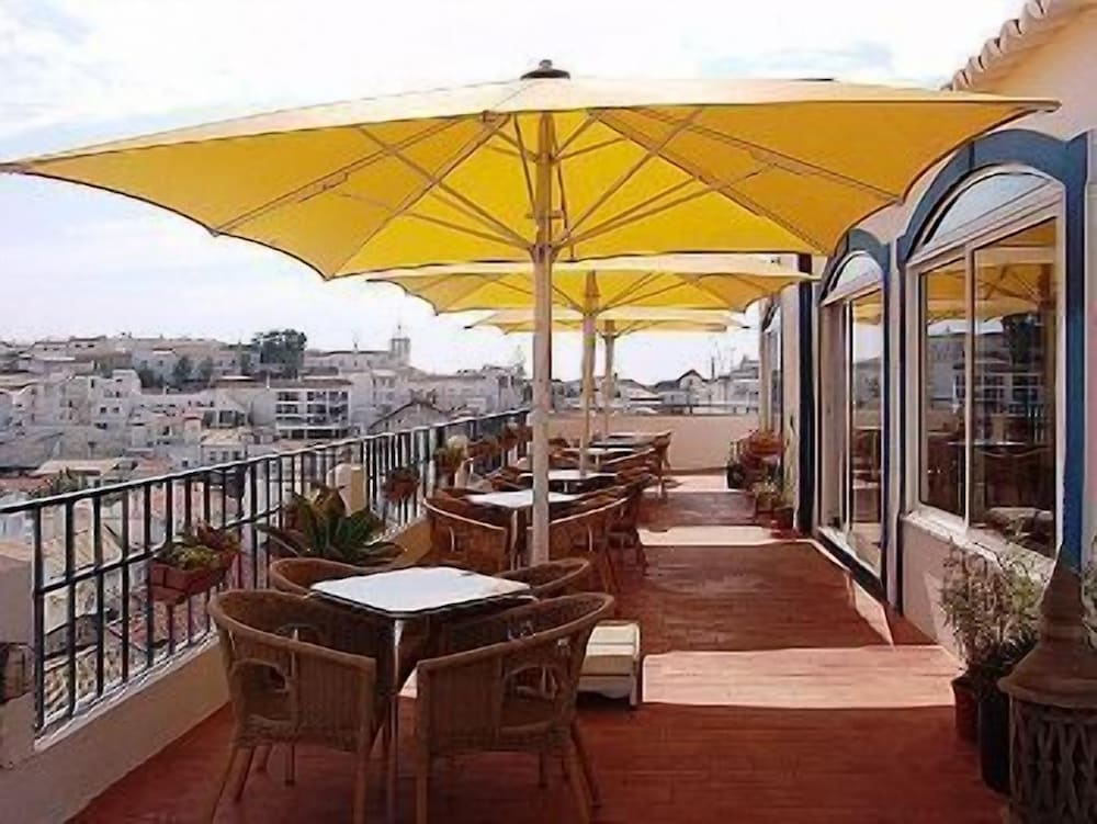 Regina Apartamentos — Restaurant & bars in Albufeira, Faro