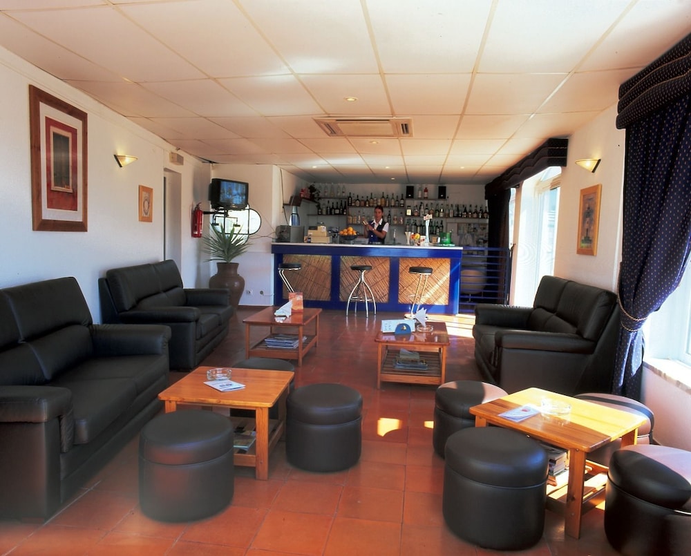 Regina Apartamentos — Restaurant & bars in Albufeira, Faro