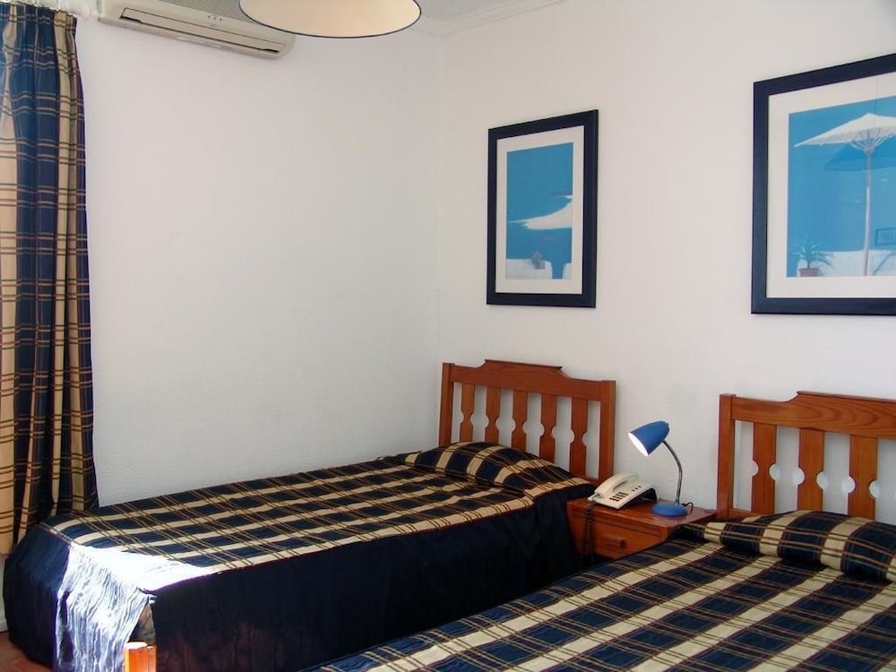 Regina Apartamentos — Hotel rooms in Albufeira, Faro