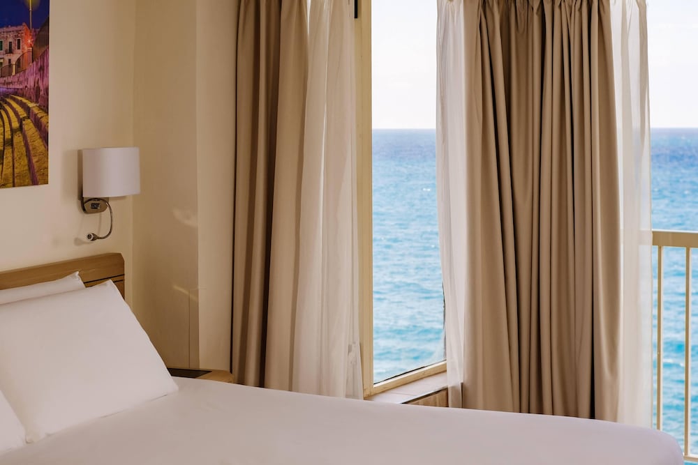 Diplomat Hotel — Hotel rooms in Sliema, Malta Island
