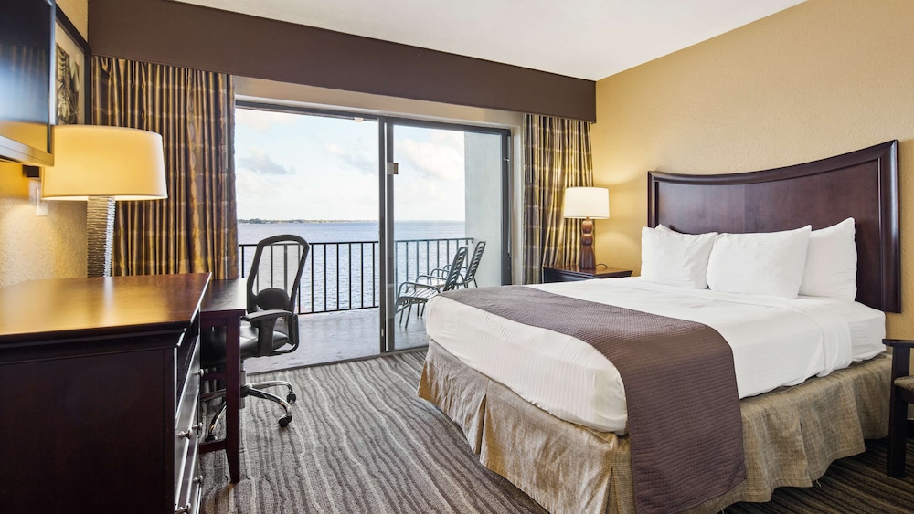 Best Western Fort Myers Waterfront — Hotel rooms in Fort Myers, Florida
