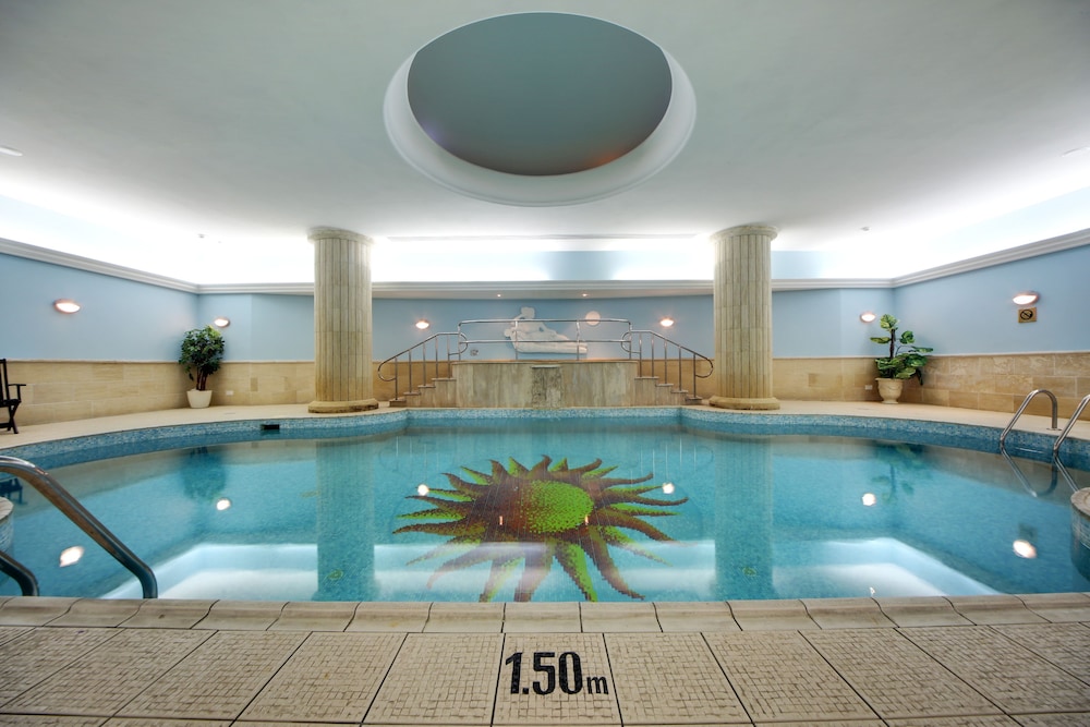 Vivaldi Malta — Swimming pool in St Julian’s, Malta Island
