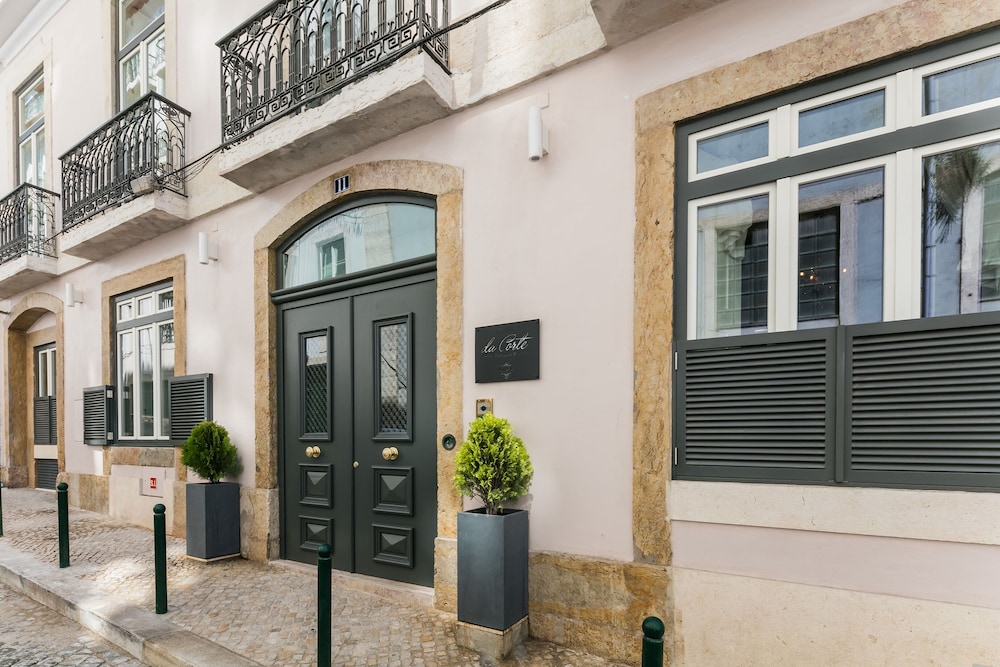 Almaria Edifício da Corte — Hotel building in Lisbon, Lisboa