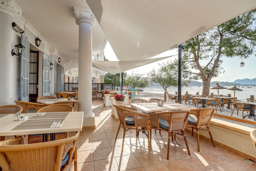 Hoposa Bahía — Restaurant & bars in Puerto Pollensa, Balearic Islands