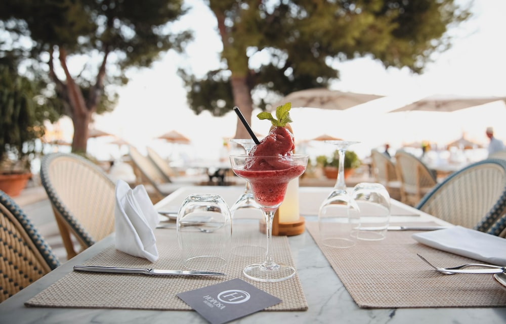 Hoposa Bahía — Restaurant & bars in Puerto Pollensa, Balearic Islands