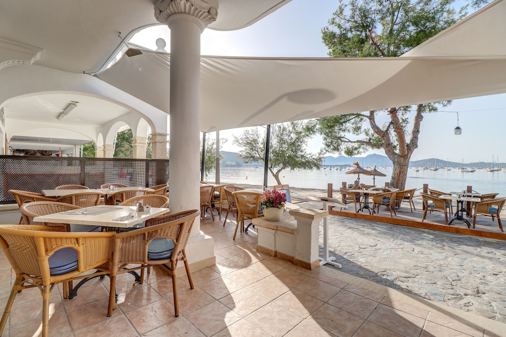Hoposa Bahía — Restaurant & bars in Puerto Pollensa, Balearic Islands