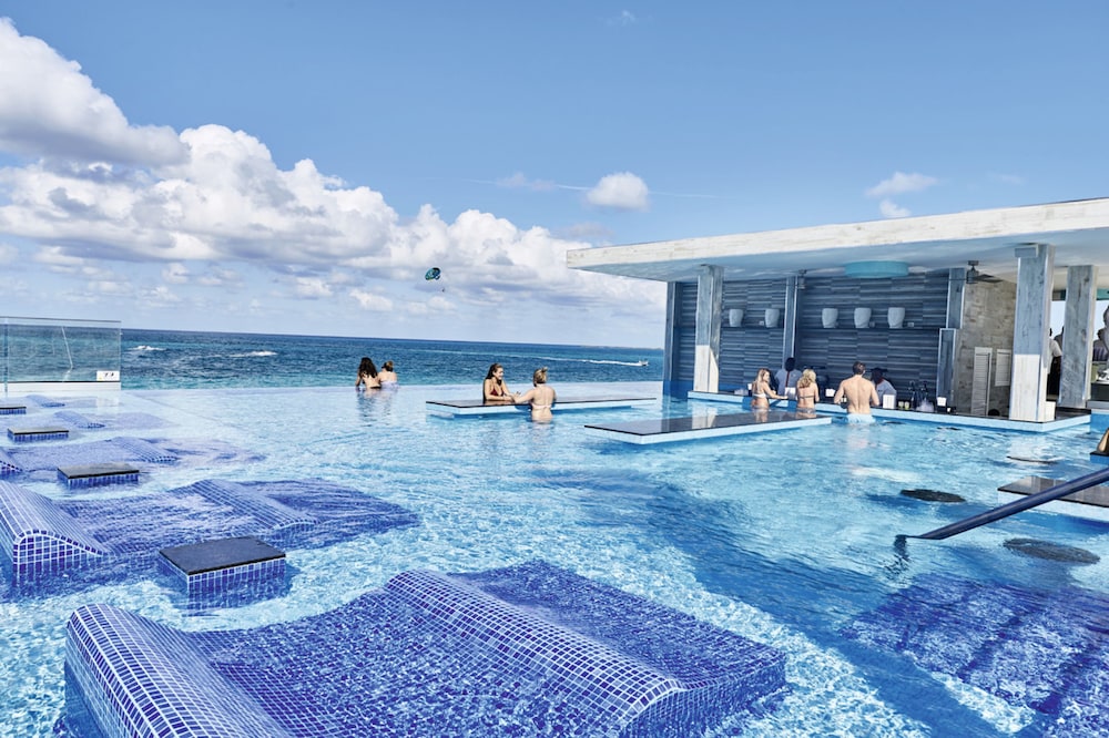 Hotel Riu Palace Paradise Island - Adults Only - All Inclusive — Swimming pool in Paradise Island, New Providence