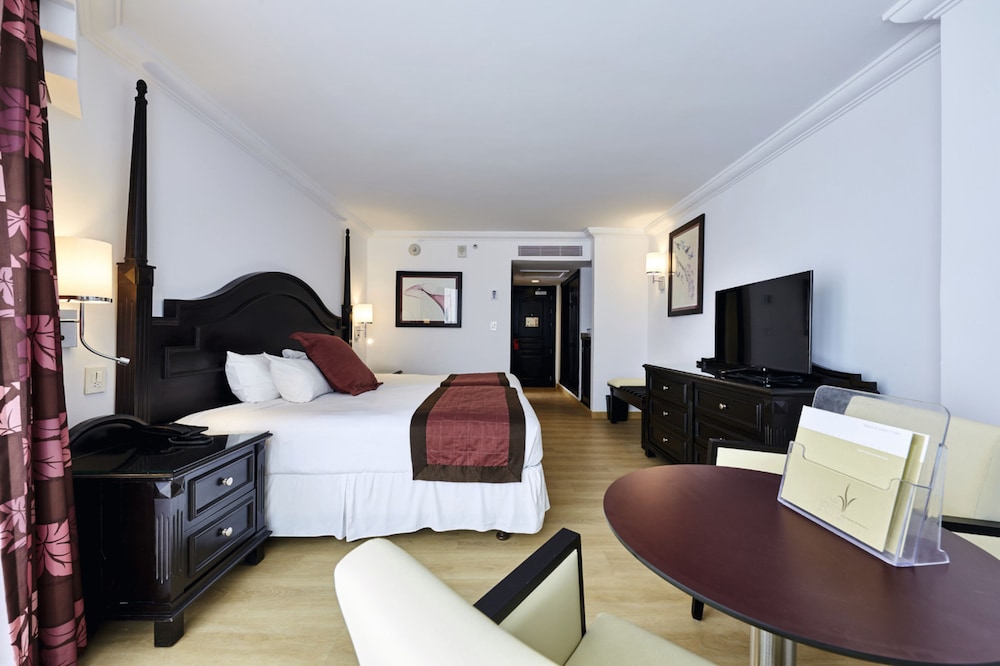 Hotel Riu Palace Paradise Island - Adults Only - All Inclusive — Hotel rooms in Paradise Island, New Providence