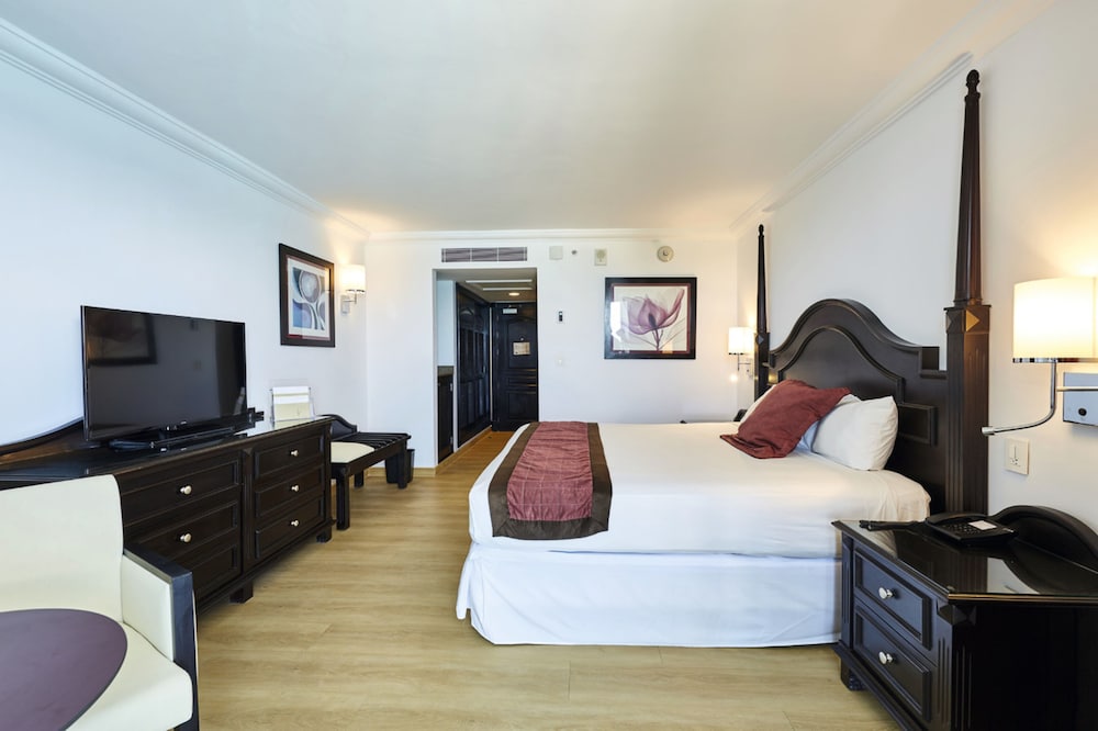Hotel Riu Palace Paradise Island - Adults Only - All Inclusive — Hotel rooms in Paradise Island, New Providence