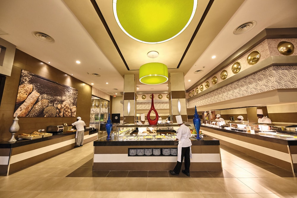 Hotel Riu Palace Paradise Island - Adults Only - All Inclusive — Restaurant & bars in Paradise Island, New Providence