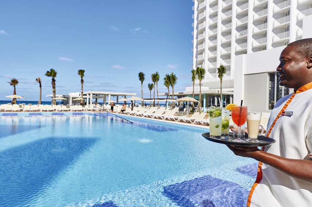 Hotel Riu Palace Paradise Island - Adults Only - All Inclusive — Beach in Paradise Island, New Providence