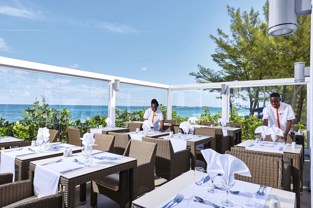 Hotel Riu Palace Paradise Island - Adults Only - All Inclusive — Restaurant & bars in Paradise Island, New Providence
