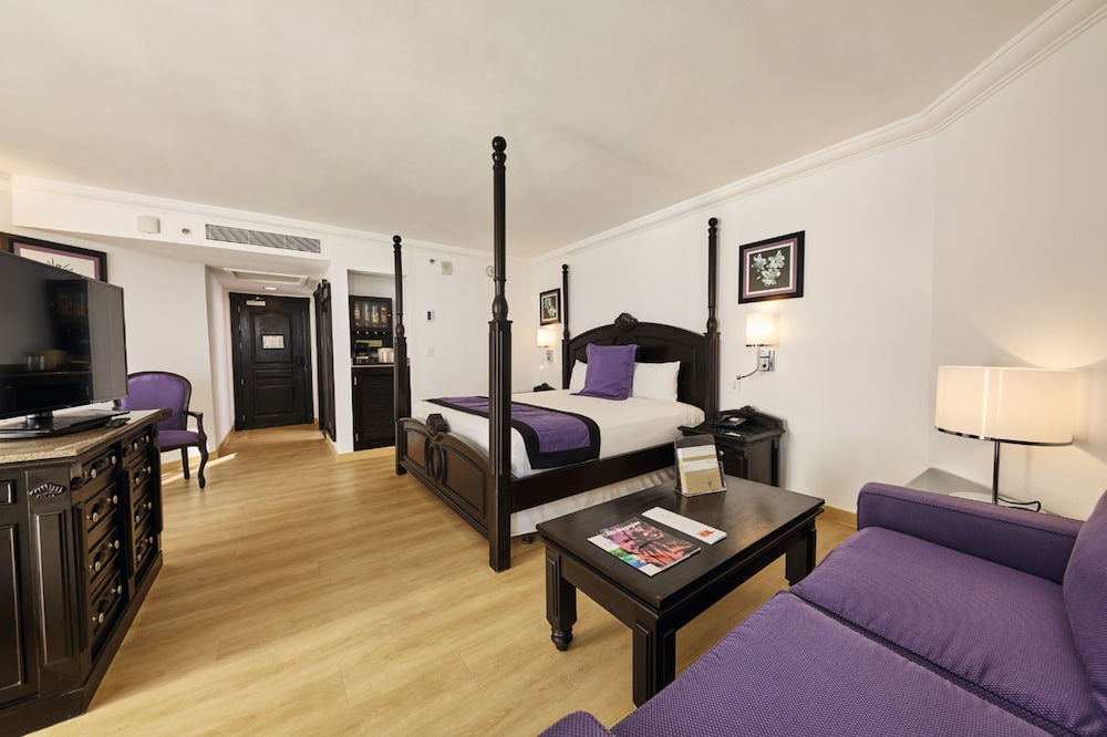 Hotel Riu Palace Paradise Island - Adults Only - All Inclusive — Hotel rooms in Paradise Island, New Providence