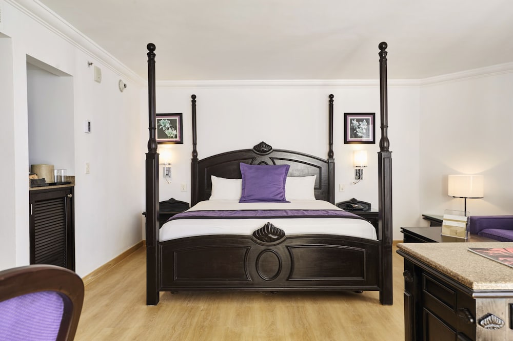 Hotel Riu Palace Paradise Island - Adults Only - All Inclusive — Hotel rooms in Paradise Island, New Providence