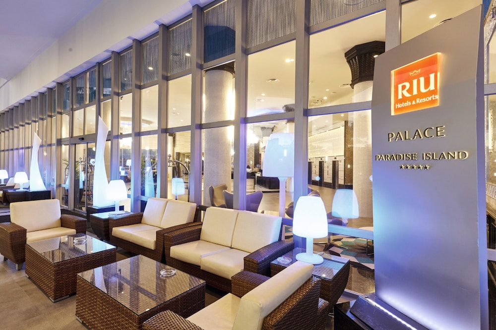 Hotel Riu Palace Paradise Island - Adults Only - All Inclusive — Hotel building in Paradise Island, New Providence