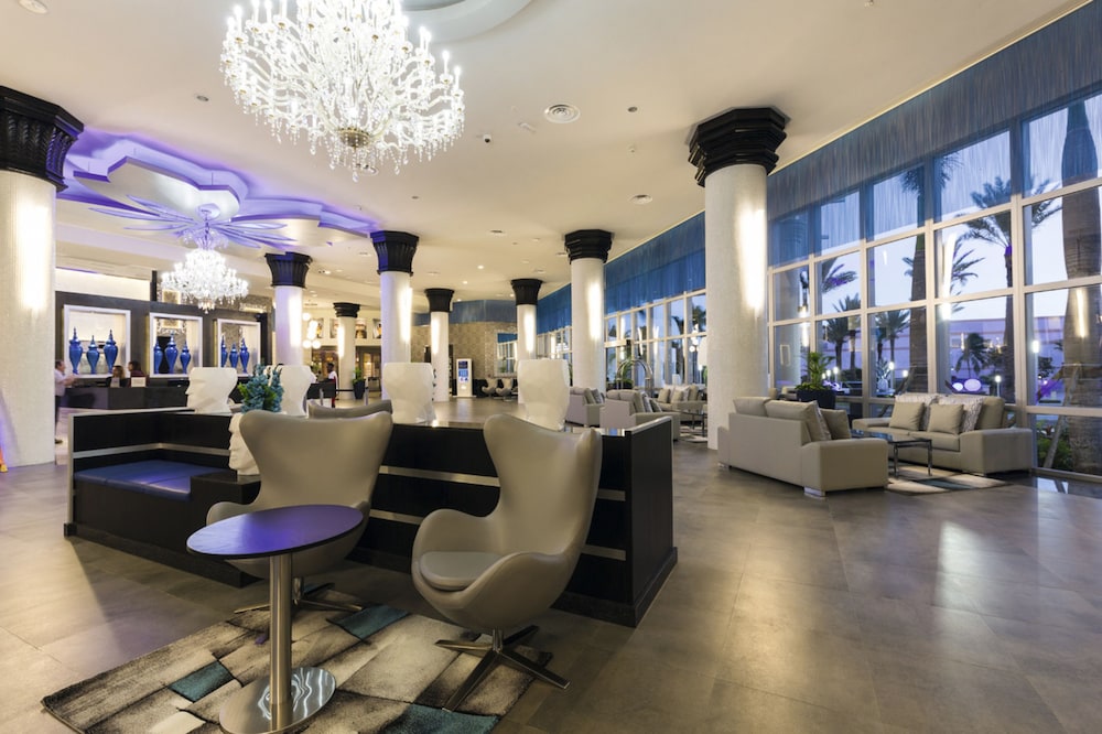 Hotel Riu Palace Paradise Island - Adults Only - All Inclusive — Hotel building in Paradise Island, New Providence