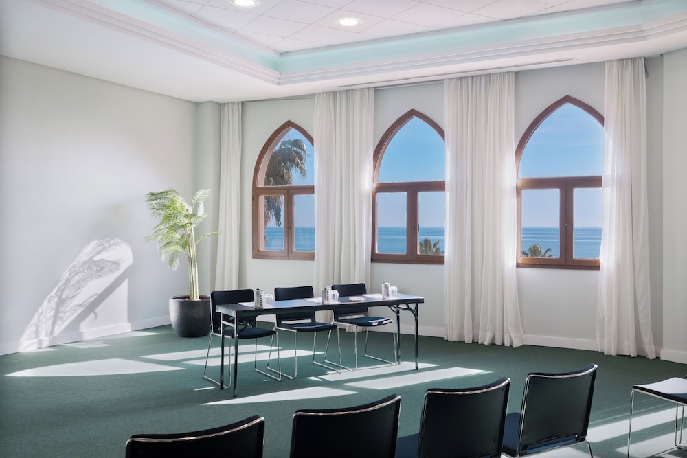 Hotel IPV Palace & Spa — Hotel building in Fuengirola, Andalusia