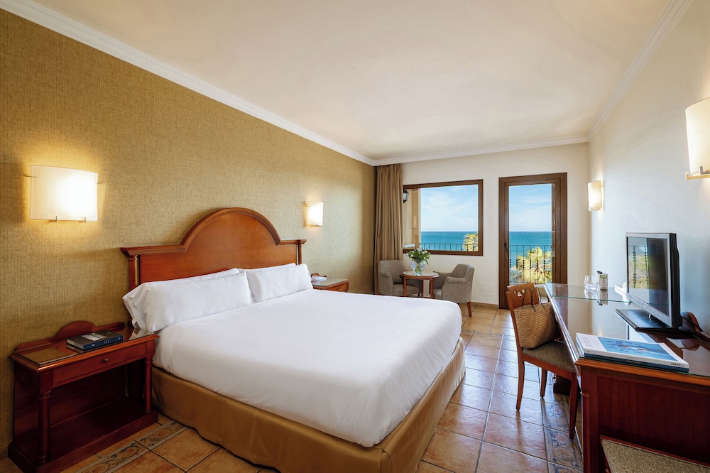 Hotel IPV Palace & Spa — Hotel rooms in Fuengirola, Andalusia