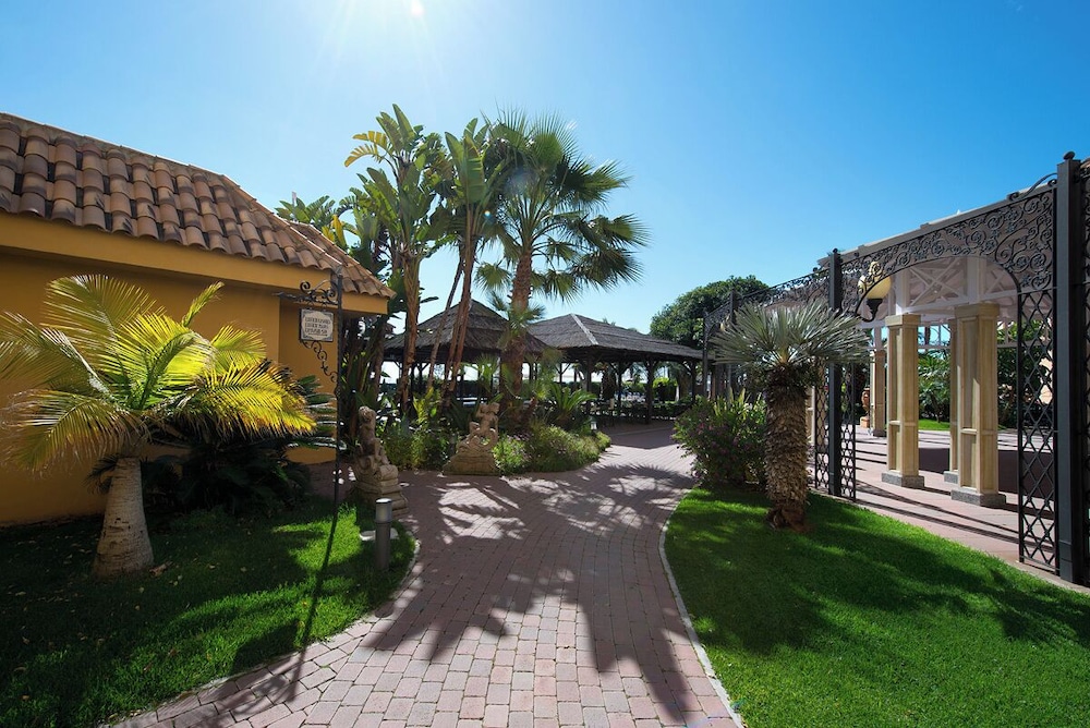 Hotel IPV Palace & Spa — Hotel building in Fuengirola, Andalusia