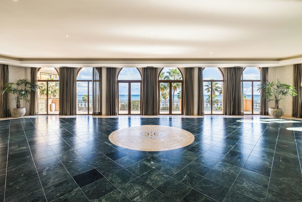 Hotel IPV Palace & Spa — Hotel building in Fuengirola, Andalusia