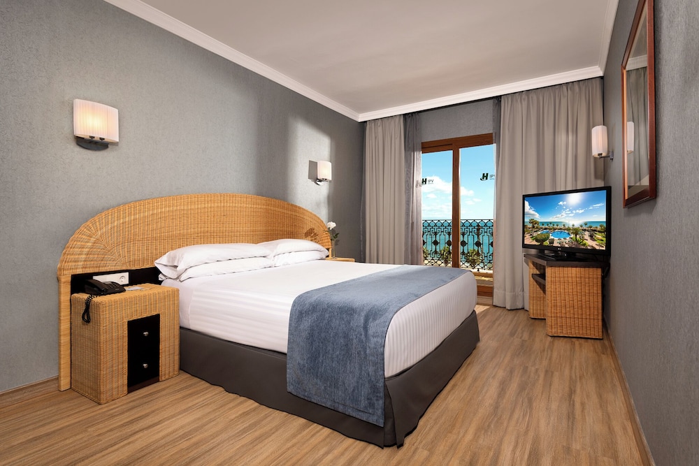 Hotel IPV Palace & Spa — Hotel rooms in Fuengirola, Andalusia
