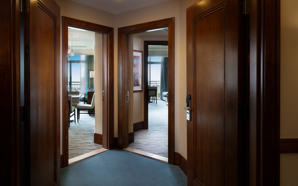 The Reef at Atlantis — Hotel rooms in Paradise Island, New Providence