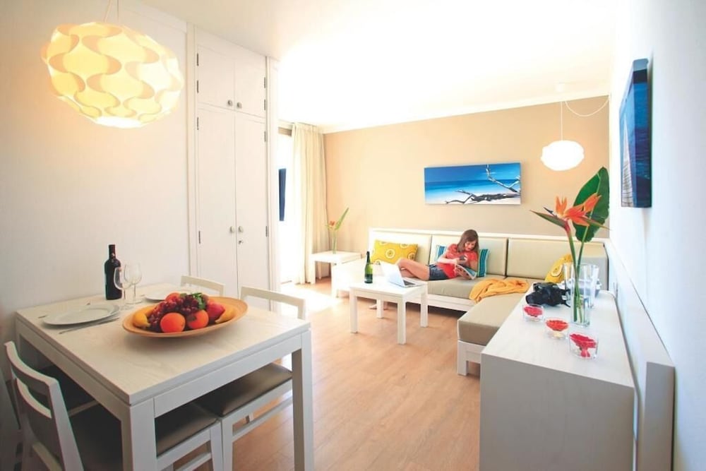 Bellamar Apartments — Hotel rooms in Puerto Pollensa, Balearic Islands