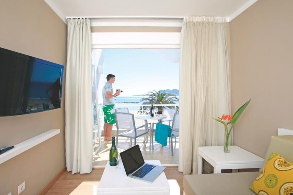 Bellamar Apartments — Hotel rooms in Puerto Pollensa, Balearic Islands