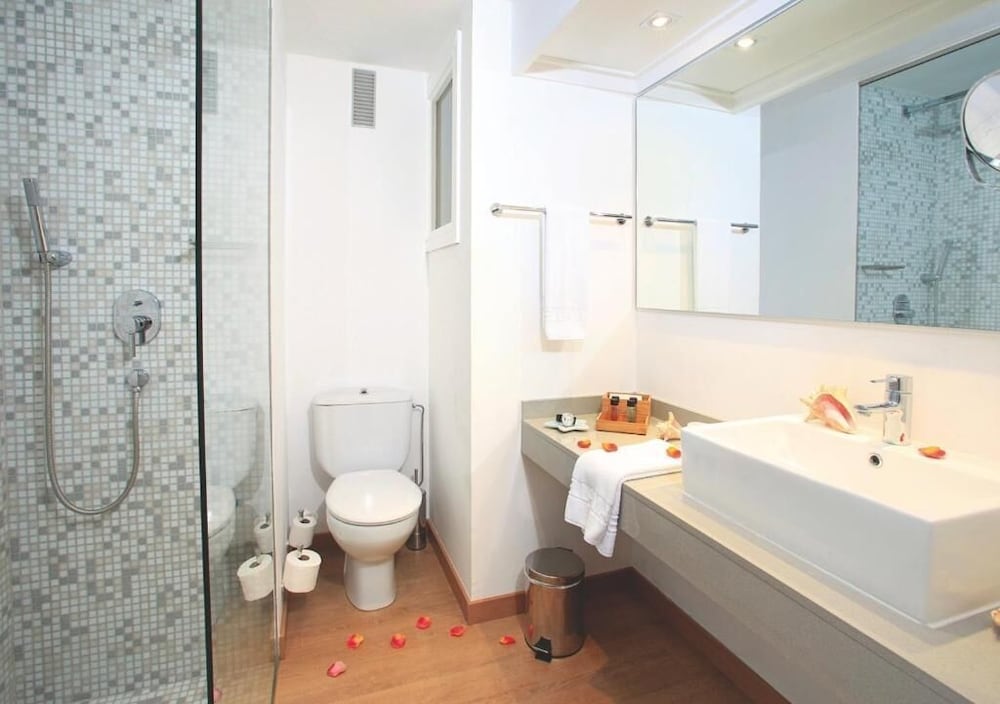 Bellamar Apartments — Hotel rooms in Puerto Pollensa, Balearic Islands