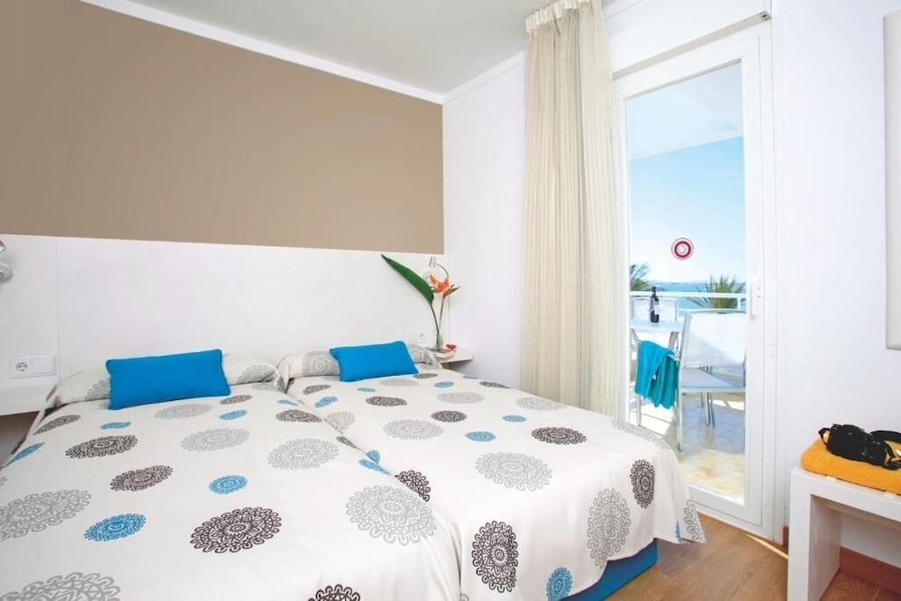 Bellamar Apartments — Hotel rooms in Puerto Pollensa, Balearic Islands
