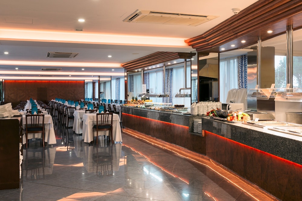 Hotel BelleVue Vistanova — Restaurant & bars in Magaluf, Balearic Islands